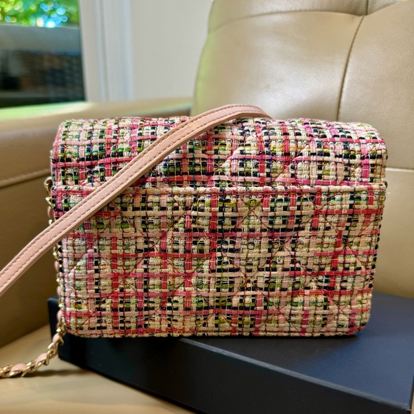 sold x Chanel Tweed & Pink Lambskin Classic Flap Bag - Picture 5 of 16